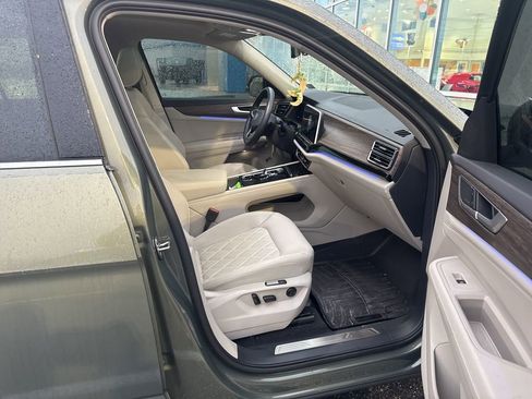 Used 2025 Volkswagen Atlas SEL Premium R-Line image 7