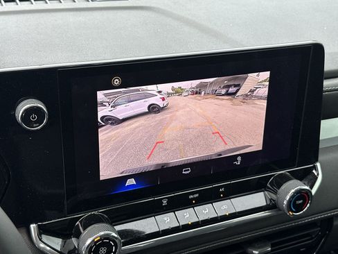 Used 2024 Chevrolet Colorado LT RWD image 21