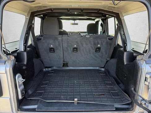 Used 2020 Jeep Wrangler Unlimited Sahara AWD/4WD image 7