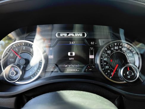 Used 2019 RAM 1500 Laramie AWD/4WD image 30