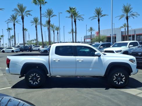 Used 2019 Toyota Tacoma TRD Off-Road AWD/4WD image 3