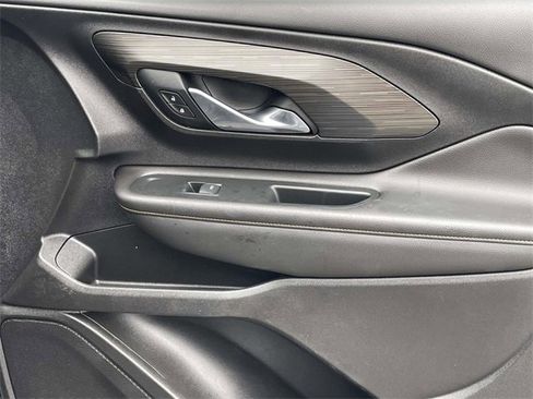 Used 2021 GMC Terrain SLT w/ Elevation Edition image 17