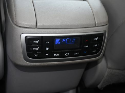 Used 2016 Toyota Highlander Limited Platinum image 18