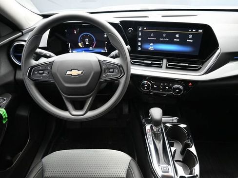 Used 2025 Chevrolet Trax LT FWD image 27