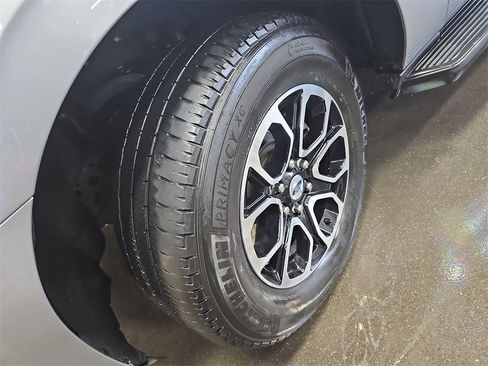 Used 2024 Ford Expedition XLT image 33