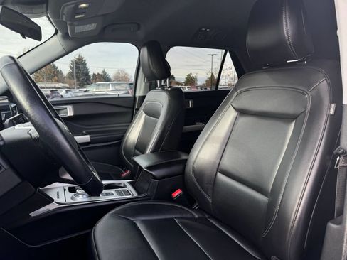 Used 2022 Ford Explorer XLT w/ Equipment Group 202A image 13