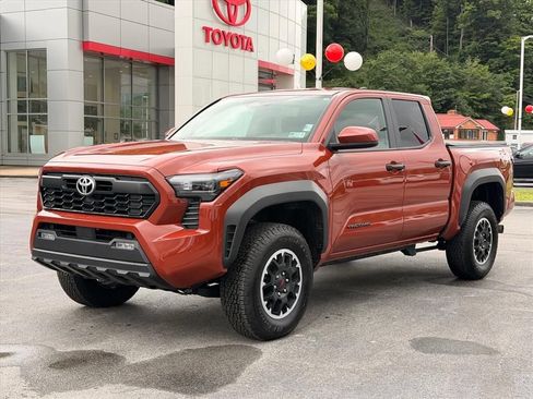 Used 2025 Toyota Tacoma TRD Off-Road AWD/4WD image 9