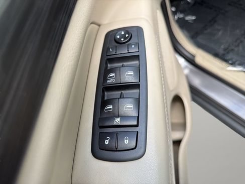 Used 2019 Jeep Grand Cherokee Laredo RWD image 17