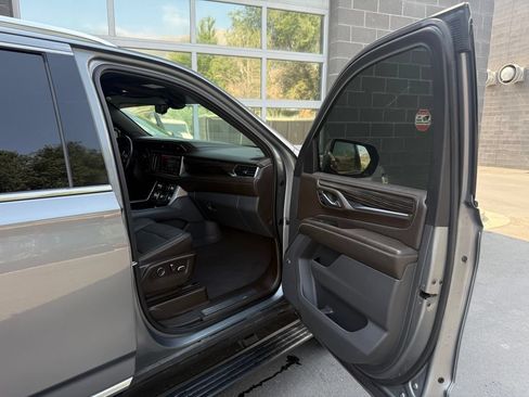 Used 2021 GMC Yukon XL Denali w/ Denali Premium Package AWD/4WD image 49
