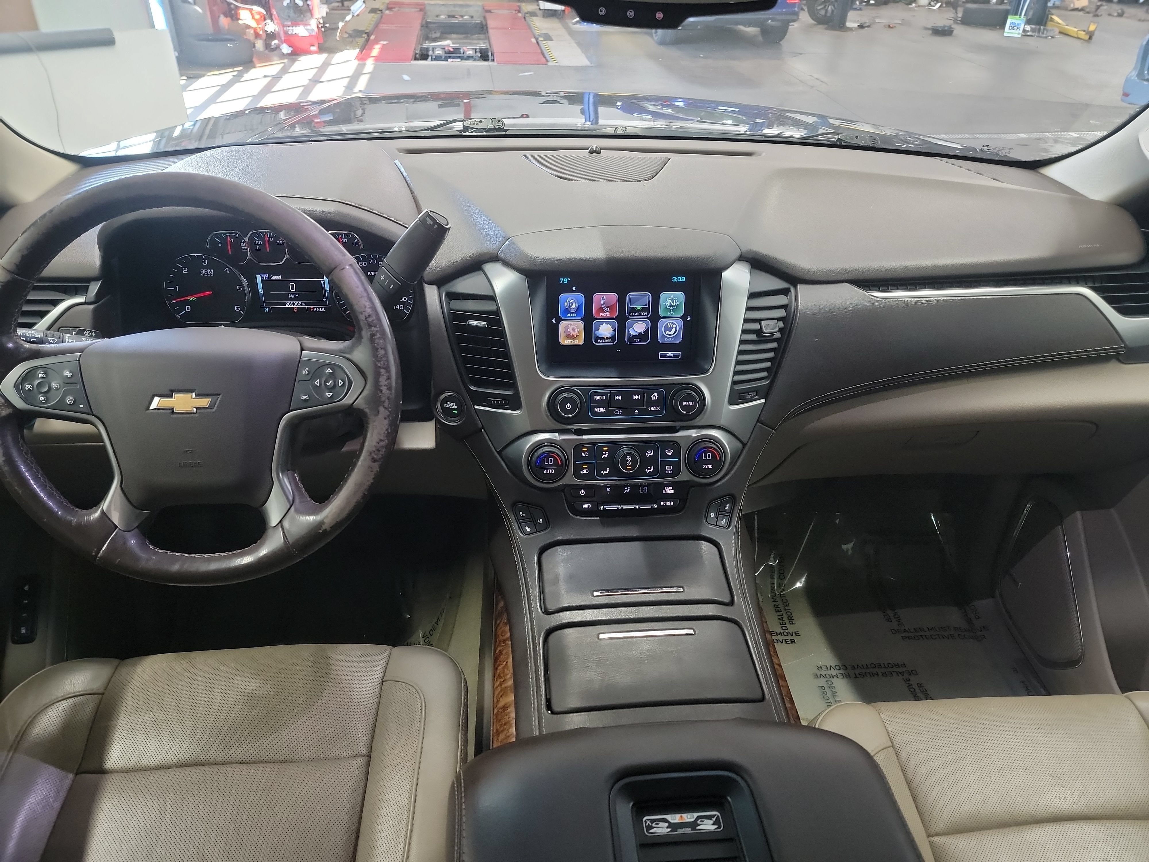 Used 2018 Chevrolet Suburban Premier AWD/4WD image 15