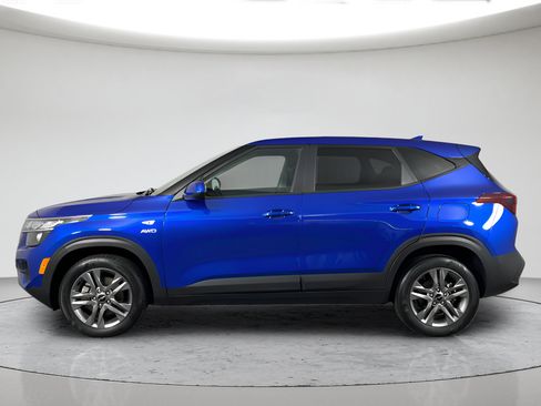 Used 2023 Kia Seltos LX AWD/4WD image 8
