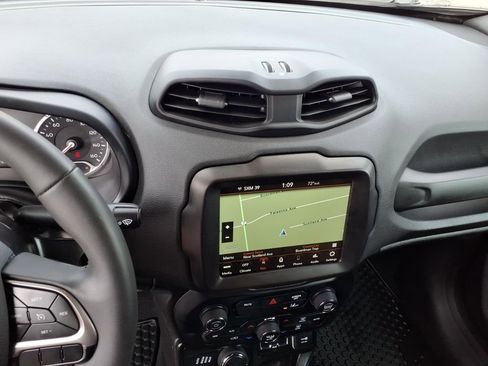 Used 2022 Jeep Renegade Latitude AWD/4WD image 23