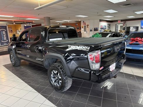 Used 2017 Toyota Tacoma TRD Off-Road image 8