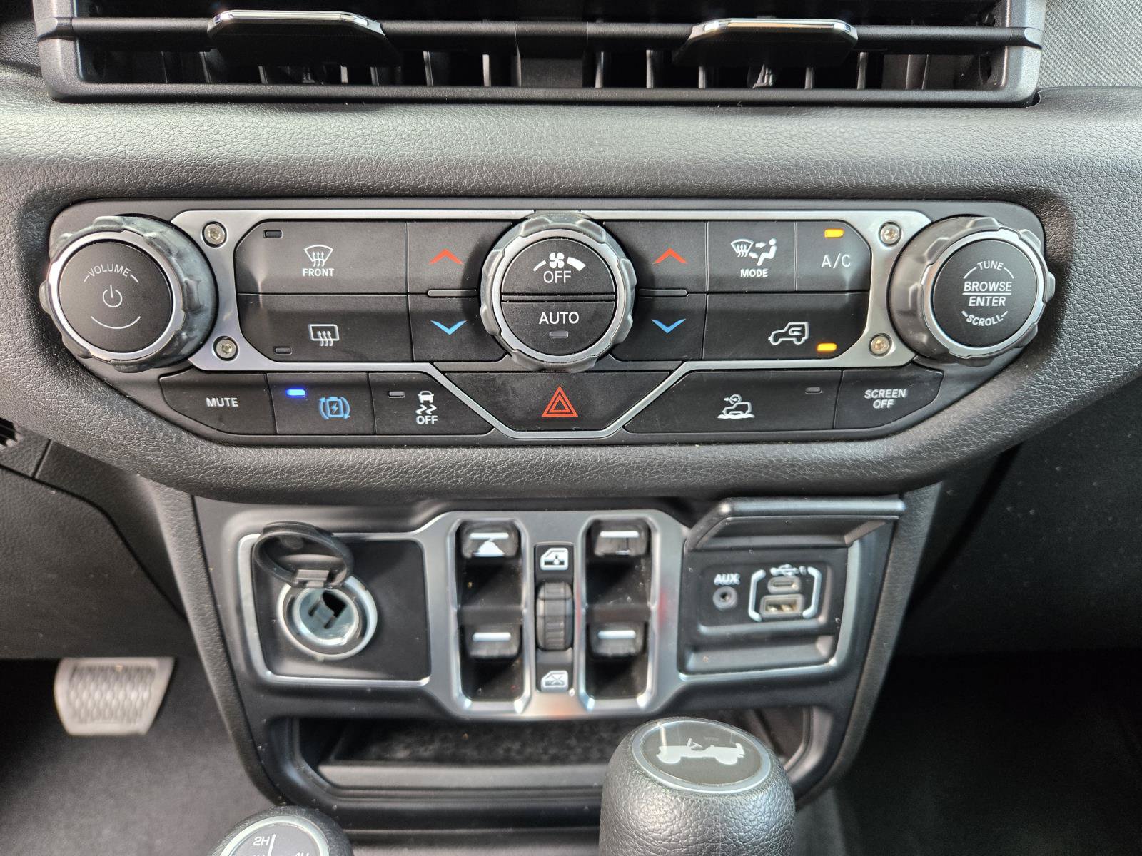 Used 2024 Jeep Wrangler Unlimited AWD/4WD image 14
