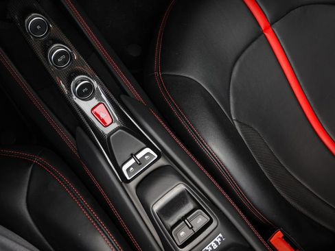 Used 2021 Ferrari F8 Tributo RWD image 39