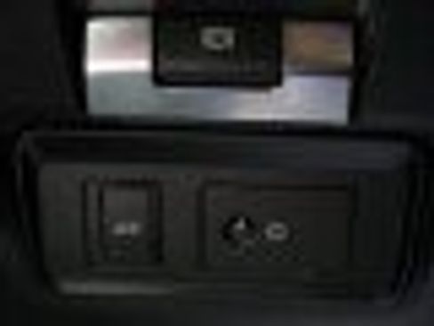 Used 2020 Land Rover Discovery Sport SE image 15