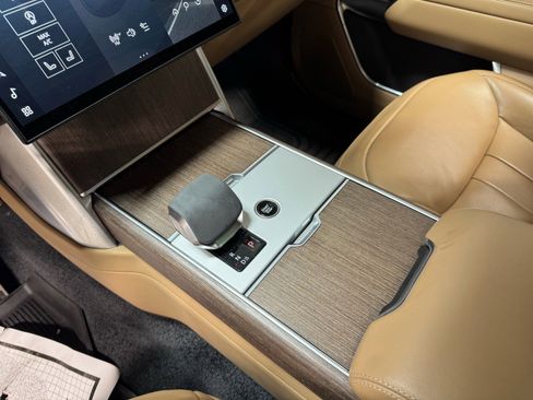 Used 2024 Land Rover Range Rover SE AWD/4WD image 14