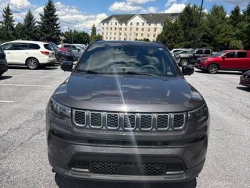 Used 2024 Jeep Compass Latitude w/ Sun and Sound Group AWD/4WD image 2