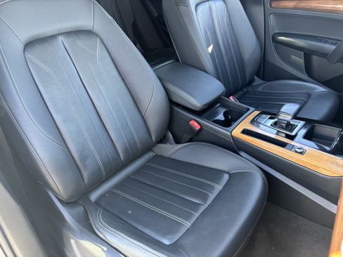 Used 2023 Audi Q5 2.0T Premium w/ Convenience Package image 9