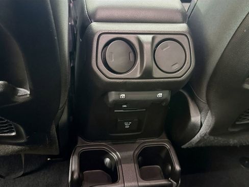Used 2024 Jeep Gladiator Mojave w/ Technology Group AWD/4WD image 30