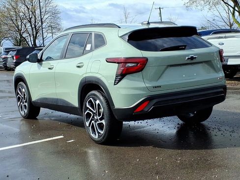 Used 2024 Chevrolet Trax RS w/ Sunroof Package image 3