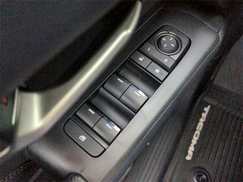 Used 2025 Toyota Tacoma Limited image 36