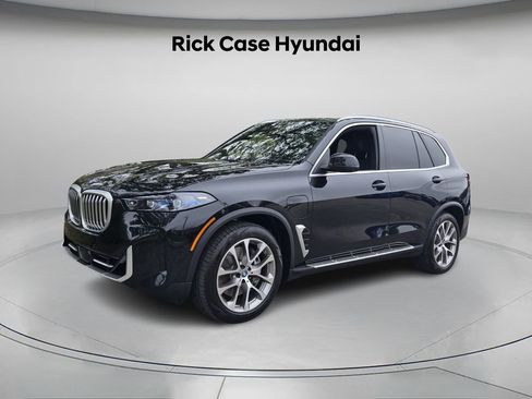 Used 2025 BMW X5 xDrive50e image 3