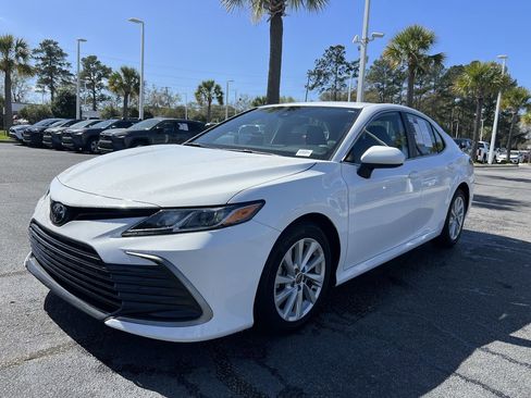 Used 2023 Toyota Camry LE image 5
