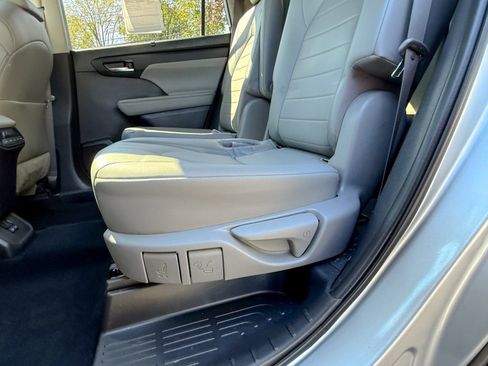 Used 2022 Toyota Highlander XLE image 38