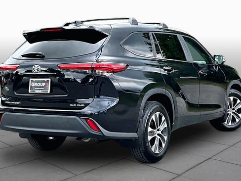 Used 2023 Toyota Highlander XLE AWD/4WD image 13