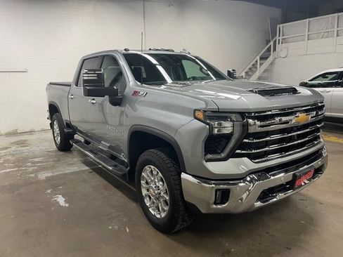 Used 2024 Chevrolet Silverado 2500 LTZ w/ LTZ Plus Package AWD/4WD image 3