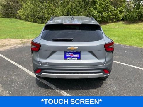 Used 2024 Chevrolet Trax LT FWD image 7