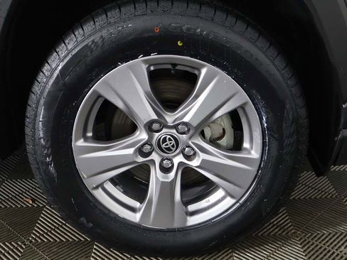 Used 2022 Toyota RAV4 LE image 18