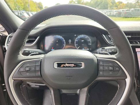 New 2025 Jeep Grand Cherokee Limited w/ Luxury Tech Group II image 16