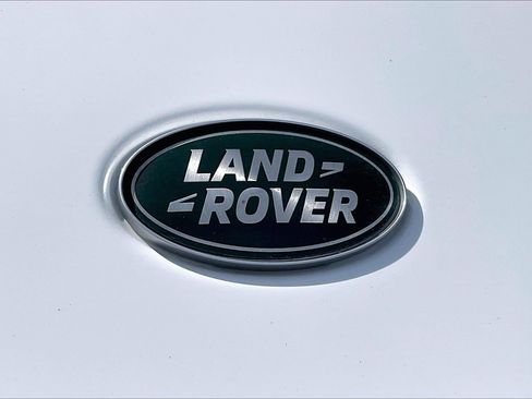 Used 2025 Land Rover Discovery Sport S image 9