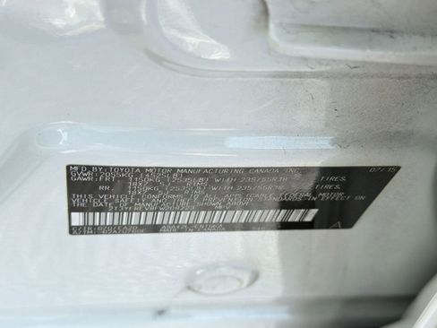 Used 2015 Toyota RAV4 Limited FWD image 19
