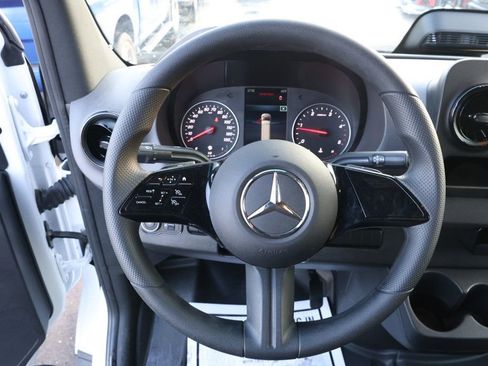 Used 2025 Mercedes-Benz Sprinter 2500 image 13