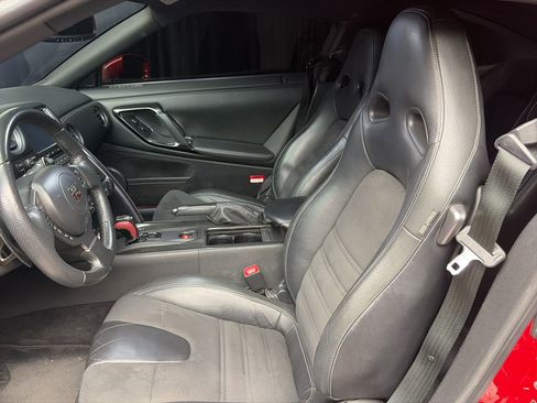 Used 2015 Nissan GT-R Premium AWD/4WD image 7