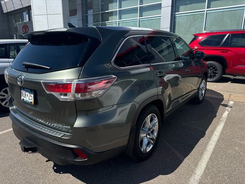 Used 2016 Toyota Highlander Limited Platinum image 2