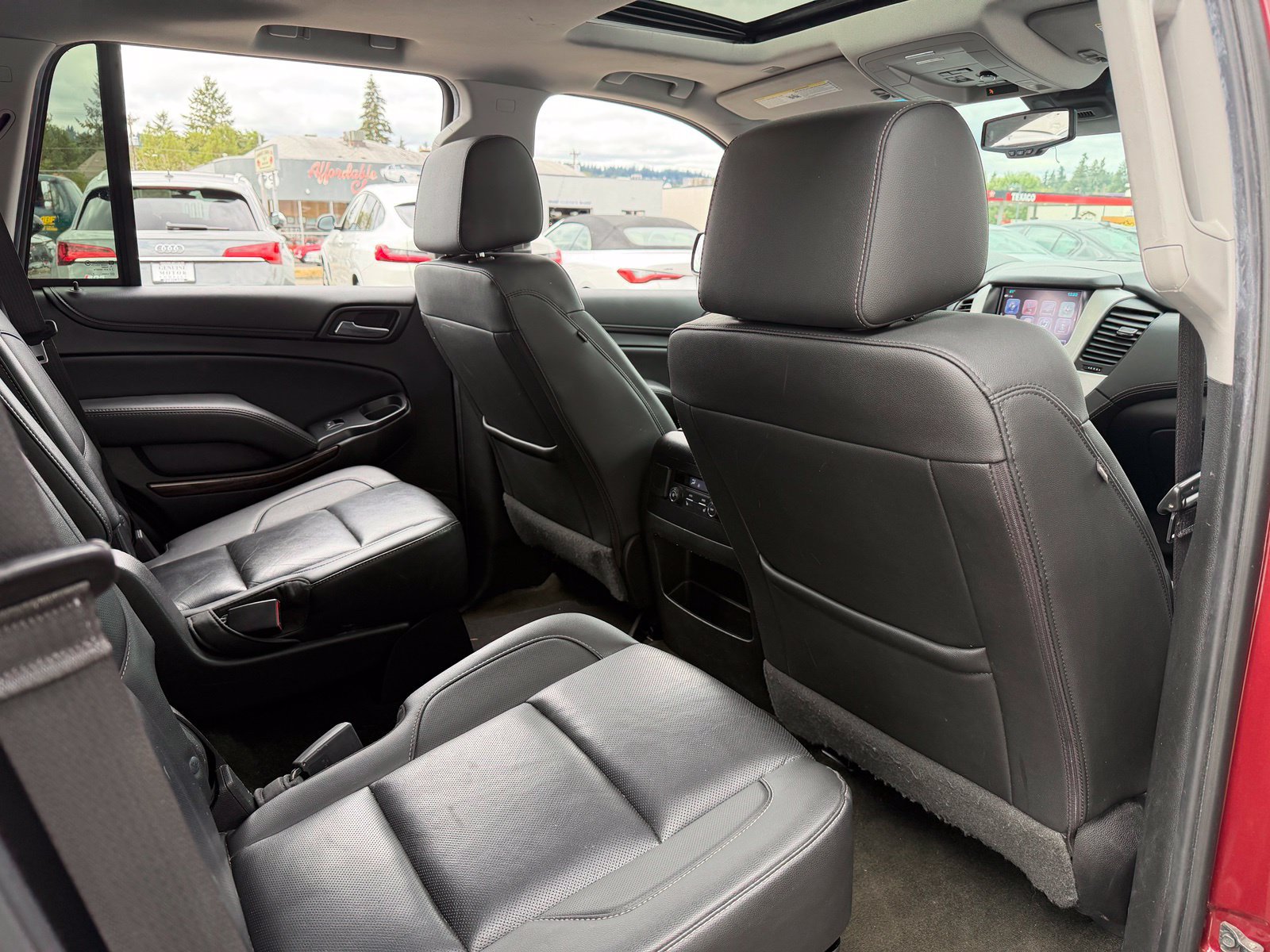 Used 2018 GMC Yukon SLT w/ HD Trailering Package AWD/4WD image 21