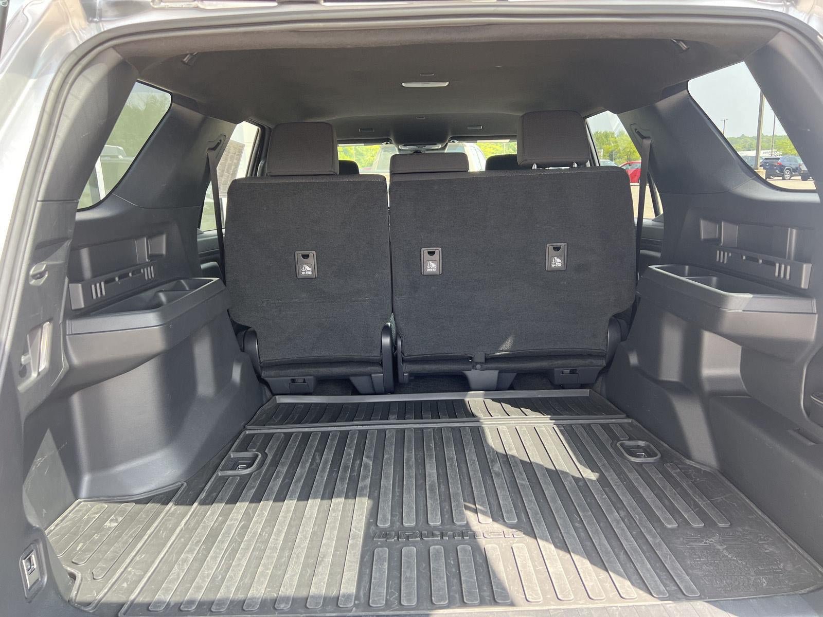 Used 2025 Toyota 4Runner SR5 AWD/4WD image 17