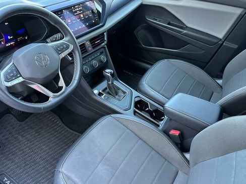 Certified 2022 Volkswagen Taos SE w/ Panoramic Sunroof Package image 9
