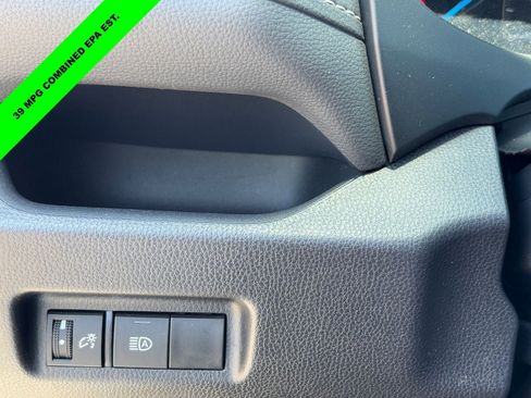 Used 2025 Toyota RAV4 LE AWD/4WD image 28