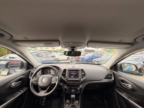 Used 2020 Jeep Cherokee Trailhawk w/ Comfort/Convenience Group AWD/4WD image 33