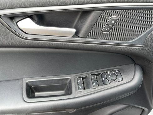 Used 2020 Ford Edge SE image 13