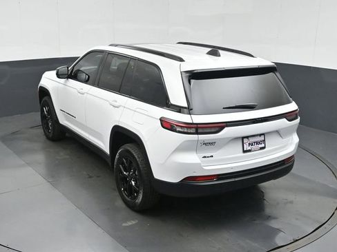 New 2025 Jeep Grand Cherokee Altitude AWD/4WD image 31