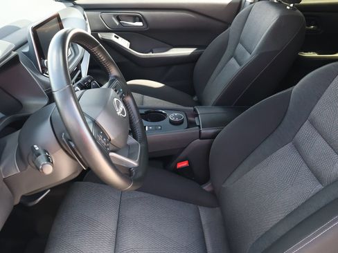 Used 2025 Nissan Rogue SV AWD/4WD image 14