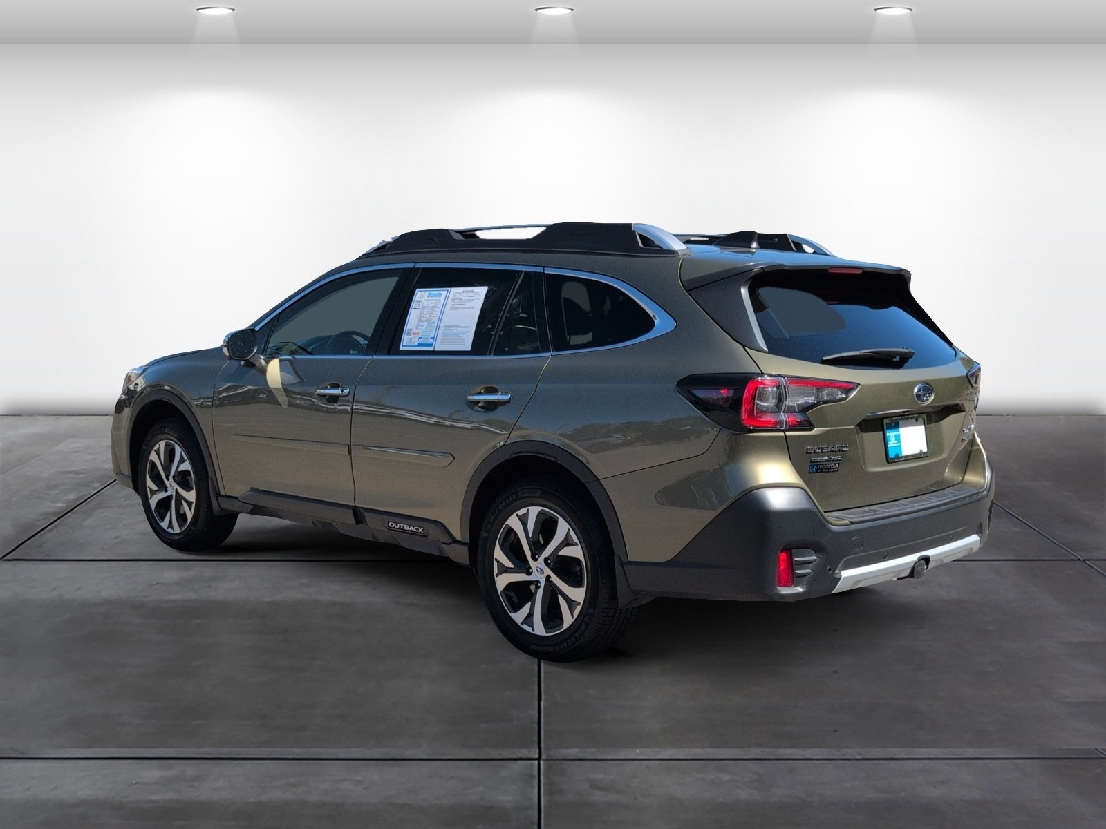Used 2021 Subaru Outback Touring XT AWD/4WD image 3