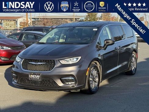 Used 2023 Chrysler Pacifica Touring-L image 3