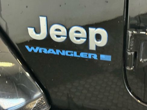 Used 2023 Jeep Wrangler Unlimited Sahara w/ Cold Weather Group image 40